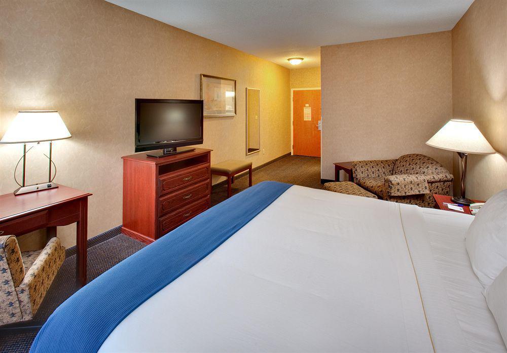 Holiday Inn Express Jamestown By Ihg Rom bilde